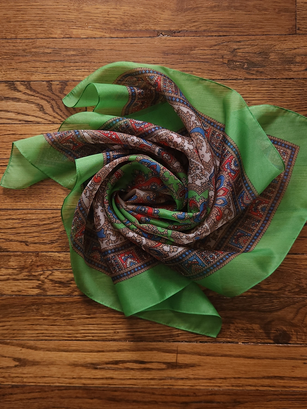 Vintage Bright Green Paisley Medallion Square Scarf Neckerchief 27"x27"